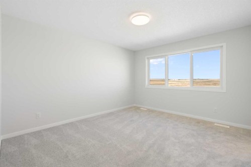 136 Lucas Gardens Nw, Calgary, AB - Indoor Photo Showing Other Room