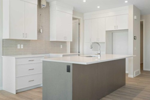 136 Lucas Gardens Nw, Calgary, AB - Indoor Photo Showing Kitchen With Upgraded Kitchen