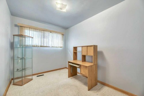 30 Butler Crescent Nw, Calgary, AB - Indoor Photo Showing Other Room