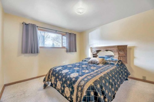 30 Butler Crescent Nw, Calgary, AB - Indoor Photo Showing Bedroom