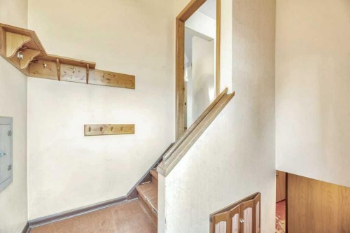 30 Butler Crescent Nw, Calgary, AB - Indoor Photo Showing Other Room