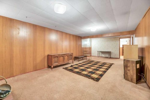 30 Butler Crescent Nw, Calgary, AB - Indoor Photo Showing Other Room