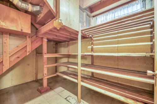 30 Butler Crescent Nw, Calgary, AB - Indoor