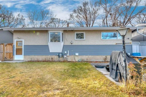 30 Butler Crescent Nw, Calgary, AB - Outdoor