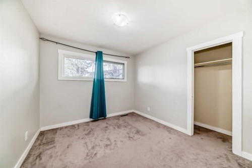 2223 36 Street Se, Calgary, AB - Indoor Photo Showing Other Room