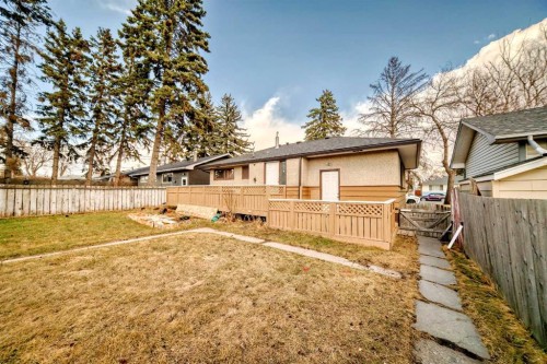 2223 36 Street Se, Calgary, AB - Outdoor