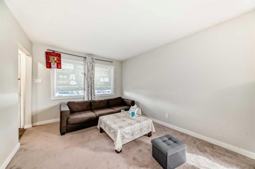 2223 36 Street Se, Calgary, AB - Indoor Photo Showing Other Room
