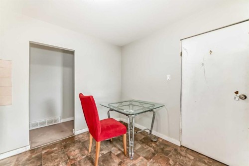 2223 36 Street Se, Calgary, AB - Indoor