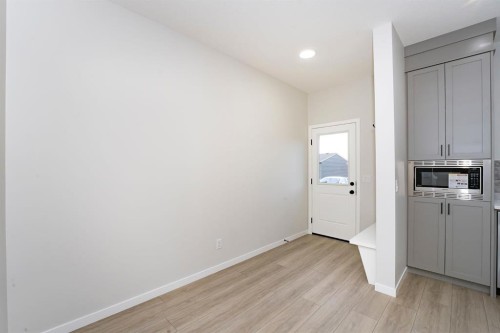 522 Lucas Boulevard Nw, Calgary, AB - Indoor Photo Showing Other Room