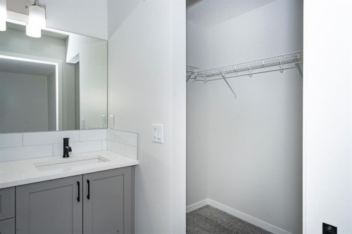 522 Lucas Boulevard Nw, Calgary, AB - Indoor