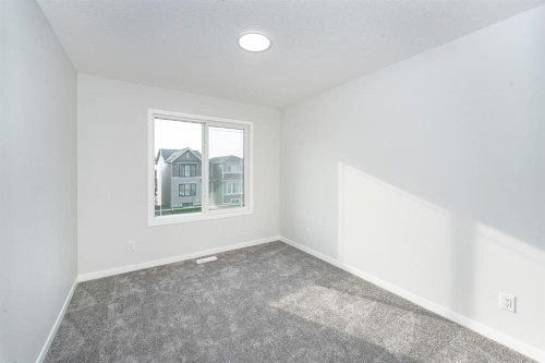 522 Lucas Boulevard Nw, Calgary, AB - Indoor Photo Showing Other Room