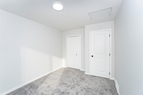 522 Lucas Boulevard Nw, Calgary, AB - Indoor Photo Showing Other Room