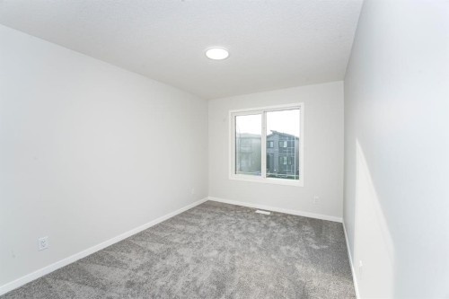 522 Lucas Boulevard Nw, Calgary, AB - Indoor Photo Showing Other Room