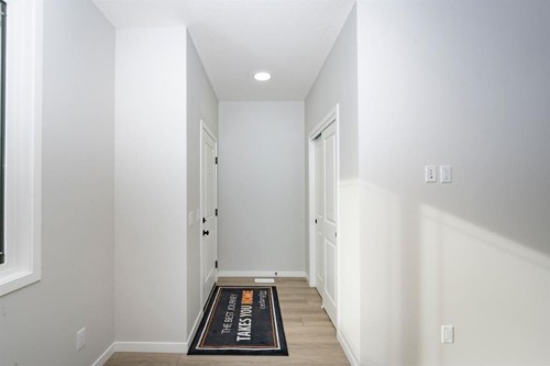 522 Lucas Boulevard Nw, Calgary, AB - Indoor Photo Showing Other Room