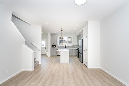 522 Lucas Boulevard Nw, Calgary, AB - Indoor