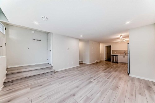 152 Cranbrook Square Se, Calgary, AB - Indoor