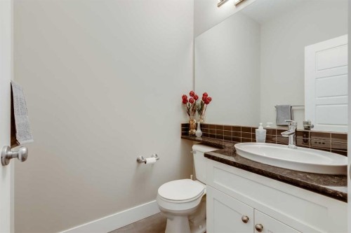 80 Evansfield Place Nw, Calgary, AB - Indoor Photo Showing Bathroom
