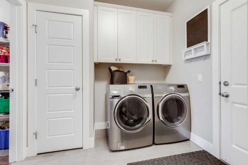 80 Evansfield Place Nw, Calgary, AB - Indoor Photo Showing Laundry Room