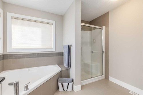 80 Evansfield Place Nw, Calgary, AB - Indoor Photo Showing Bathroom