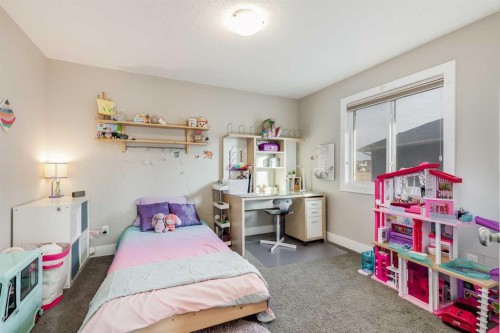 80 Evansfield Place Nw, Calgary, AB - Indoor Photo Showing Bedroom