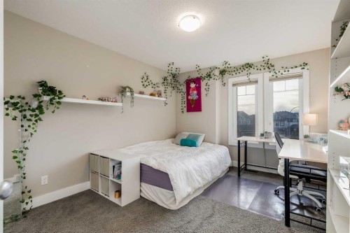 80 Evansfield Place Nw, Calgary, AB - Indoor Photo Showing Bedroom