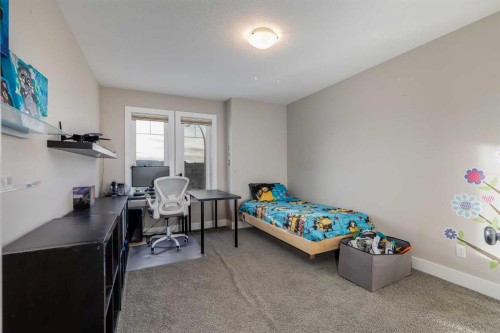 80 Evansfield Place Nw, Calgary, AB - Indoor Photo Showing Bedroom
