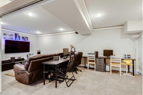 80 Evansfield Place Nw, Calgary, AB - Indoor Photo Showing Other Room
