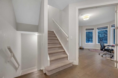 1708 23 Avenue Nw, Calgary, AB - Indoor Photo Showing Other Room