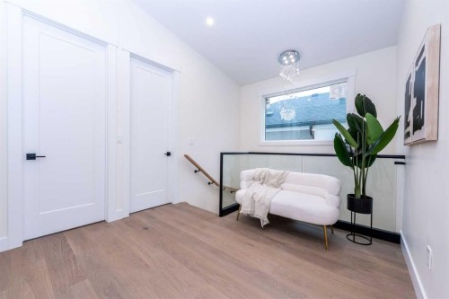 3016 13 Avenue Sw, Calgary, AB - Indoor Photo Showing Other Room