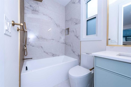 3016 13 Avenue Sw, Calgary, AB - Indoor Photo Showing Bathroom