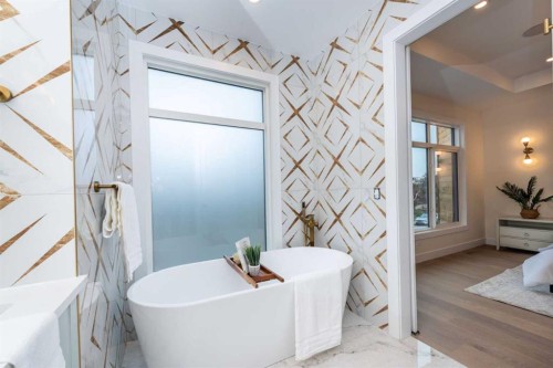 3016 13 Avenue Sw, Calgary, AB - Indoor Photo Showing Bathroom