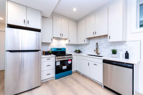 3016 13 Avenue Sw, Calgary, AB - Indoor Photo Showing Kitchen