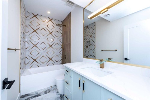 3016 13 Avenue Sw, Calgary, AB - Indoor Photo Showing Bathroom