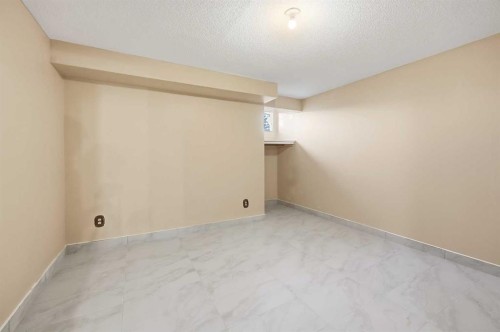 1643 Marlyn Way Ne, Calgary, AB - Indoor Photo Showing Other Room