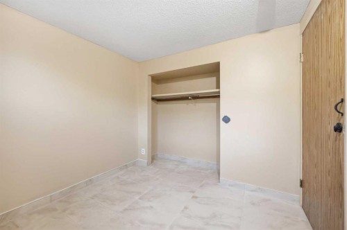 1643 Marlyn Way Ne, Calgary, AB - Indoor Photo Showing Other Room