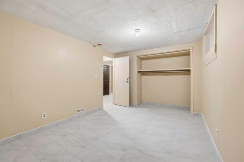 1643 Marlyn Way Ne, Calgary, AB - Indoor Photo Showing Other Room