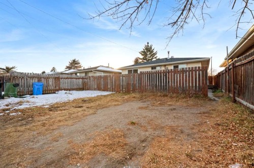 1643 Marlyn Way Ne, Calgary, AB - Outdoor