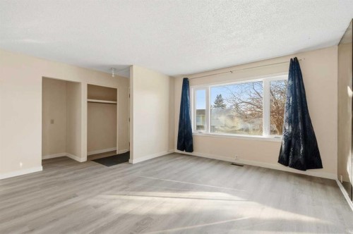 1643 Marlyn Way Ne, Calgary, AB - Indoor Photo Showing Other Room