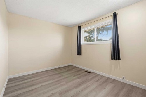 1643 Marlyn Way Ne, Calgary, AB - Indoor Photo Showing Other Room