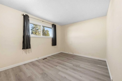 1643 Marlyn Way Ne, Calgary, AB - Indoor Photo Showing Other Room