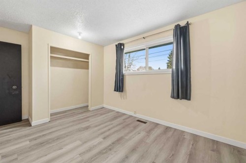 1643 Marlyn Way Ne, Calgary, AB - Indoor Photo Showing Other Room