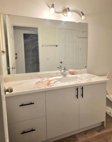 16218 Shawbrooke Road Sw, Calgary, AB - Indoor Photo Showing Bathroom