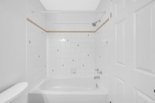 16218 Shawbrooke Road Sw, Calgary, AB - Indoor Photo Showing Bathroom