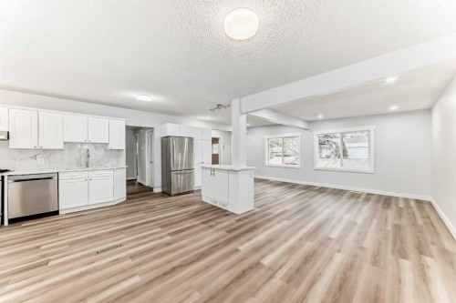 307 Huntridge Road Ne, Calgary, AB - Indoor Photo Showing Kitchen