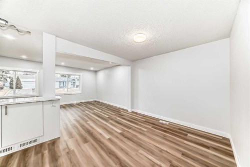 307 Huntridge Road Ne, Calgary, AB - Indoor Photo Showing Other Room