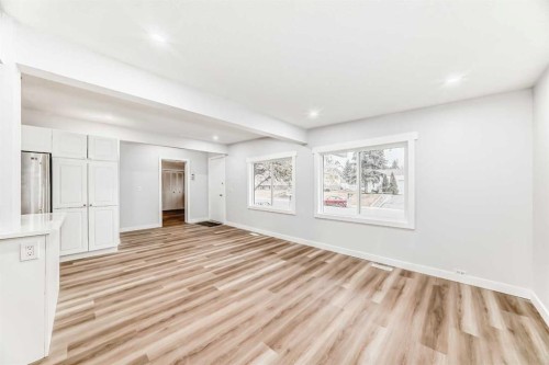 307 Huntridge Road Ne, Calgary, AB - Indoor Photo Showing Other Room