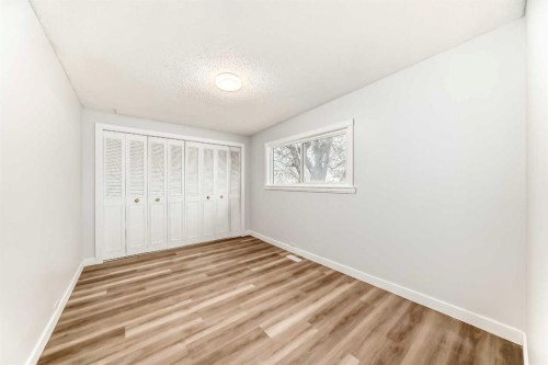 307 Huntridge Road Ne, Calgary, AB - Indoor Photo Showing Other Room