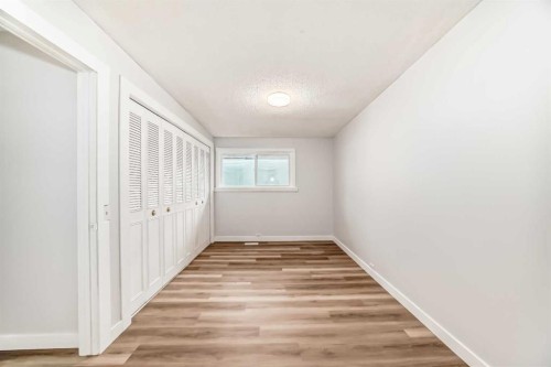 307 Huntridge Road Ne, Calgary, AB - Indoor Photo Showing Other Room