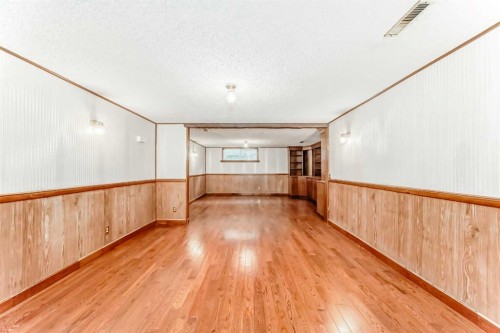 307 Huntridge Road Ne, Calgary, AB - Indoor Photo Showing Other Room