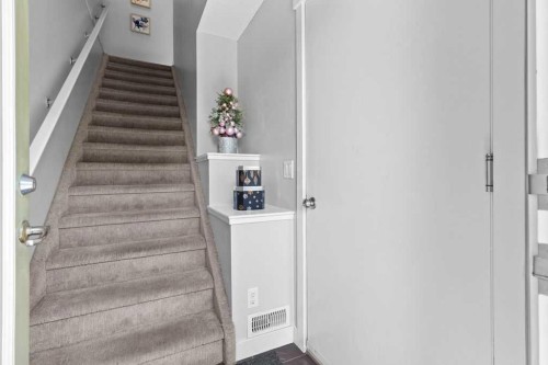 346 Covecreek Circle Ne, Calgary, AB - Indoor Photo Showing Other Room